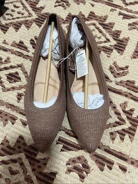 Old Navy Pointed Toe Tan Sparkle Flats